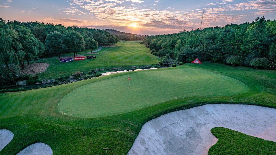 /content/dam/images/golfdigest/fullset/course-photos-for-places-to-play/6 Sheshan Hole 8 with Sunshine.jpg